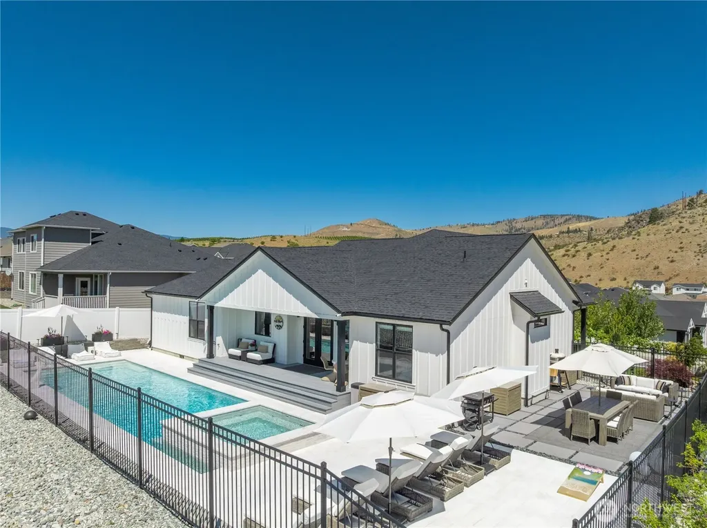 1118 Sunset Lane Chelan WA 98816