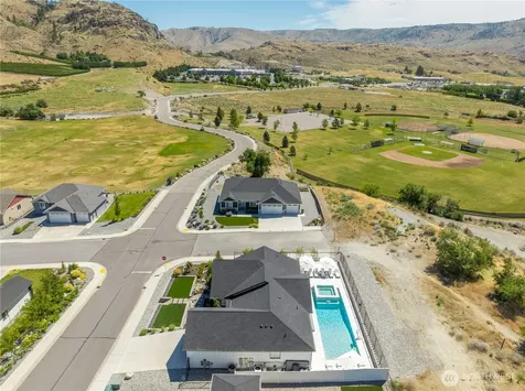 1118 Sunset Lane Chelan WA 98816