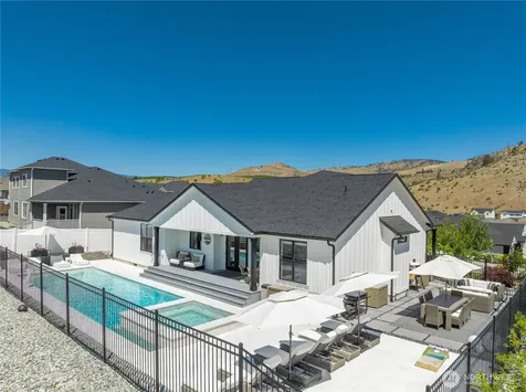 1118 Sunset Lane Chelan WA 98816