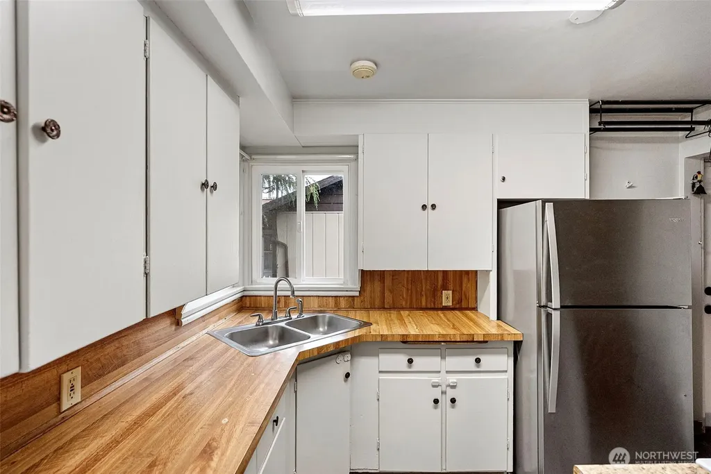 1948 N Callow Avenue Bremerton WA 98312