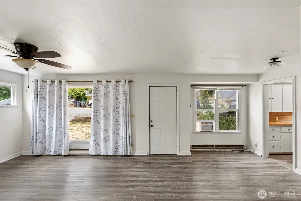 1948 N Callow Avenue Bremerton WA 98312
