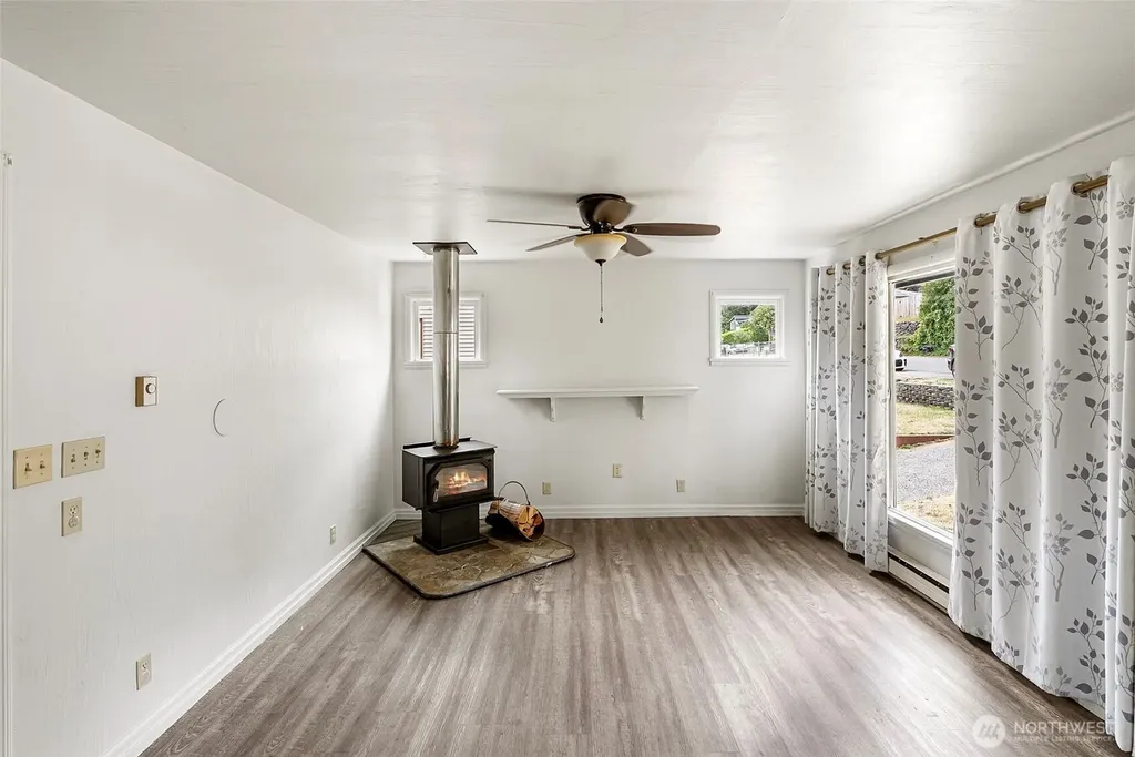 1948 N Callow Avenue Bremerton WA 98312