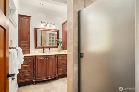 16 Bridlewood Circle Kirkland WA 98033