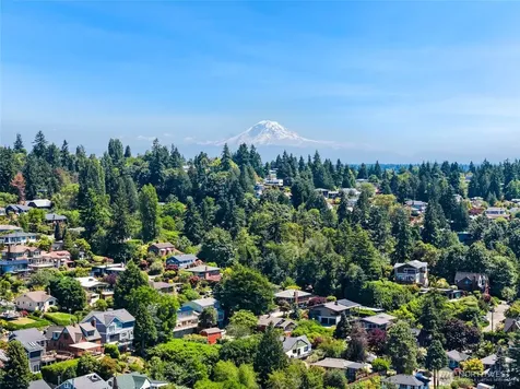 7114 California Avenue SW Seattle WA 98136