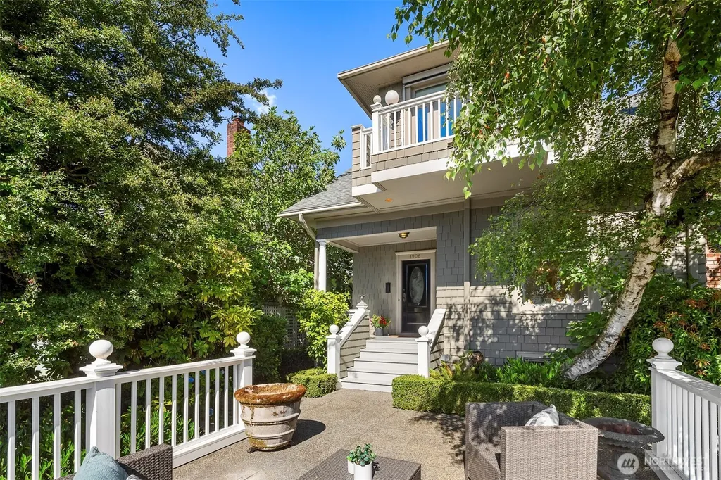 1906 10th Avenue E Seattle WA 98102