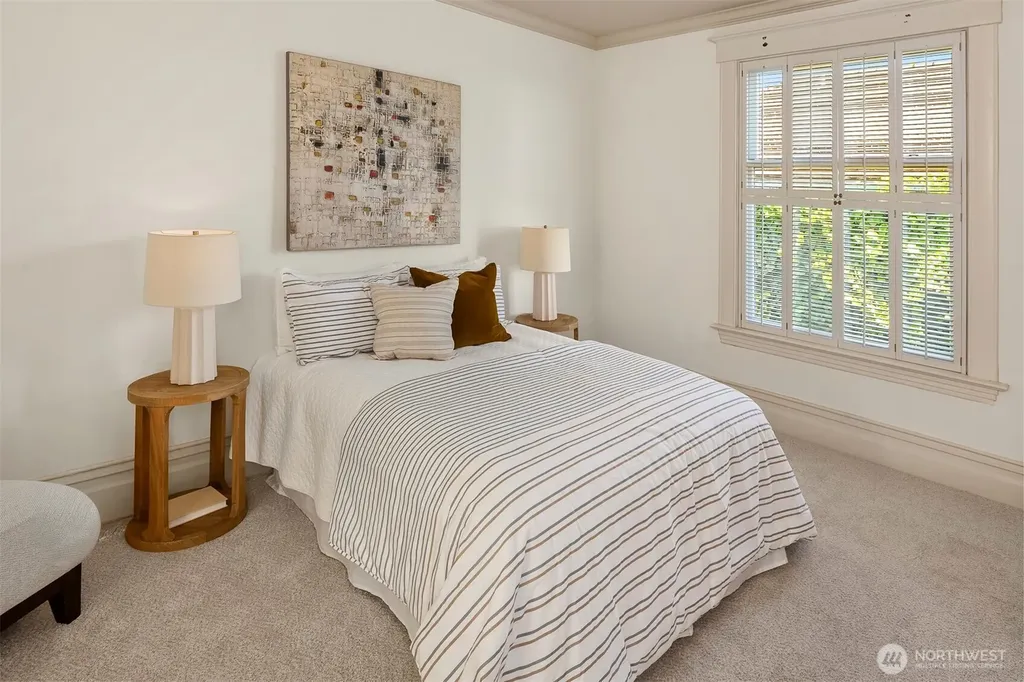 1906 10th Avenue E Seattle WA 98102