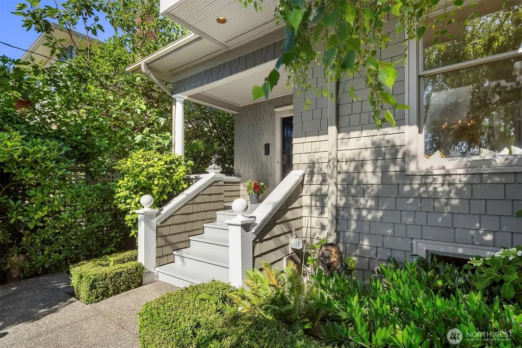 1906 10th Avenue E Seattle WA 98102