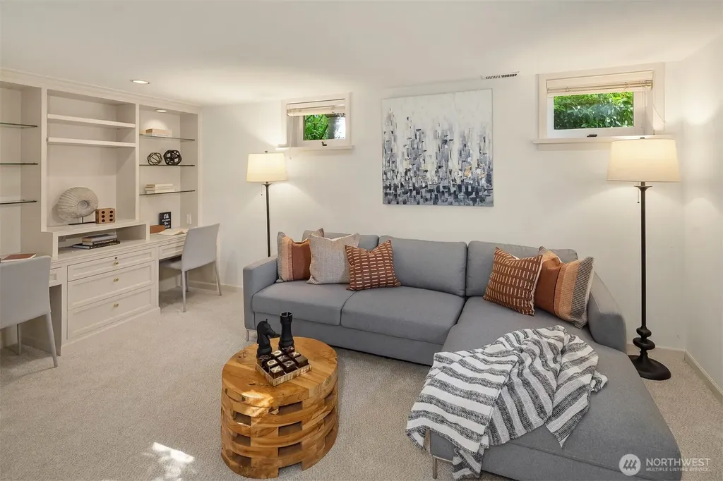 1906 10th Avenue E Seattle WA 98102