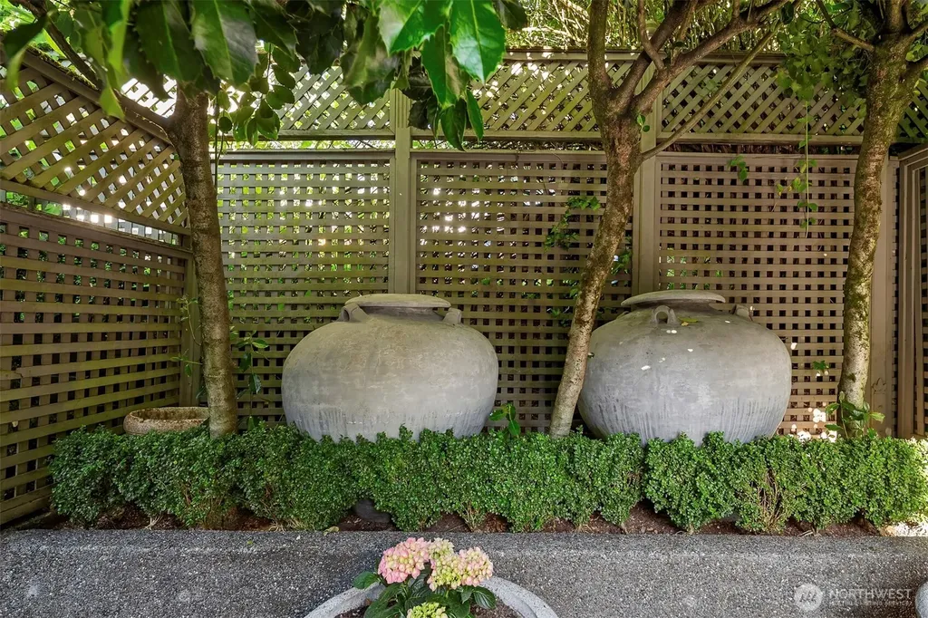 1906 10th Avenue E Seattle WA 98102