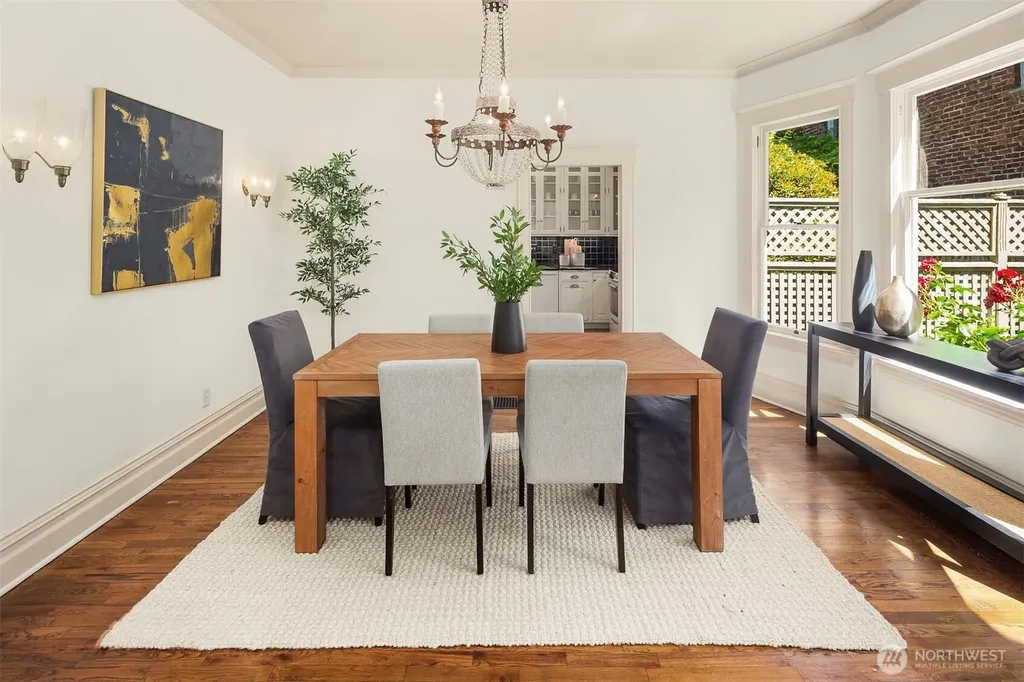 1906 10th Avenue E Seattle WA 98102