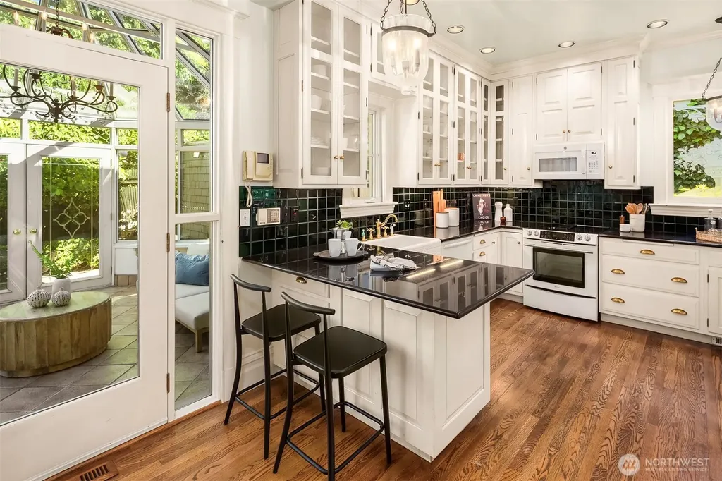 1906 10th Avenue E Seattle WA 98102