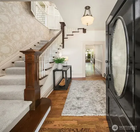 1906 10th Avenue E Seattle WA 98102