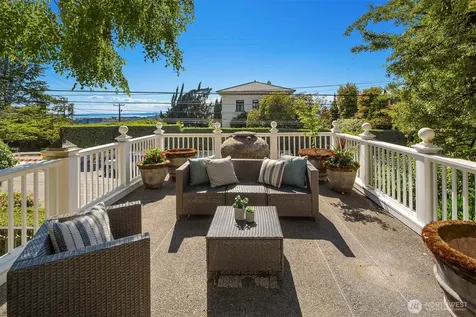 1906 10th Avenue E Seattle WA 98102