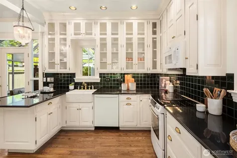 1906 10th Avenue E Seattle WA 98102