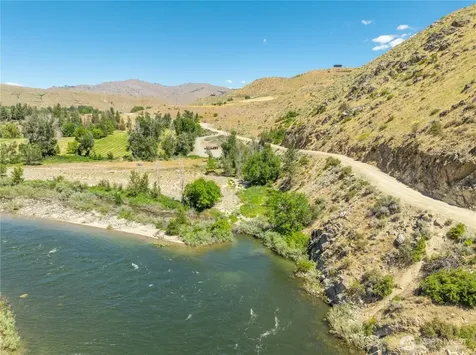 164 Burma Road Pateros WA 98846