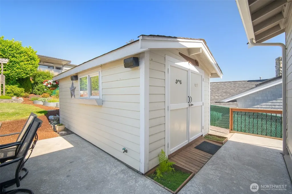 8037 Chinook Way Blaine WA 98230