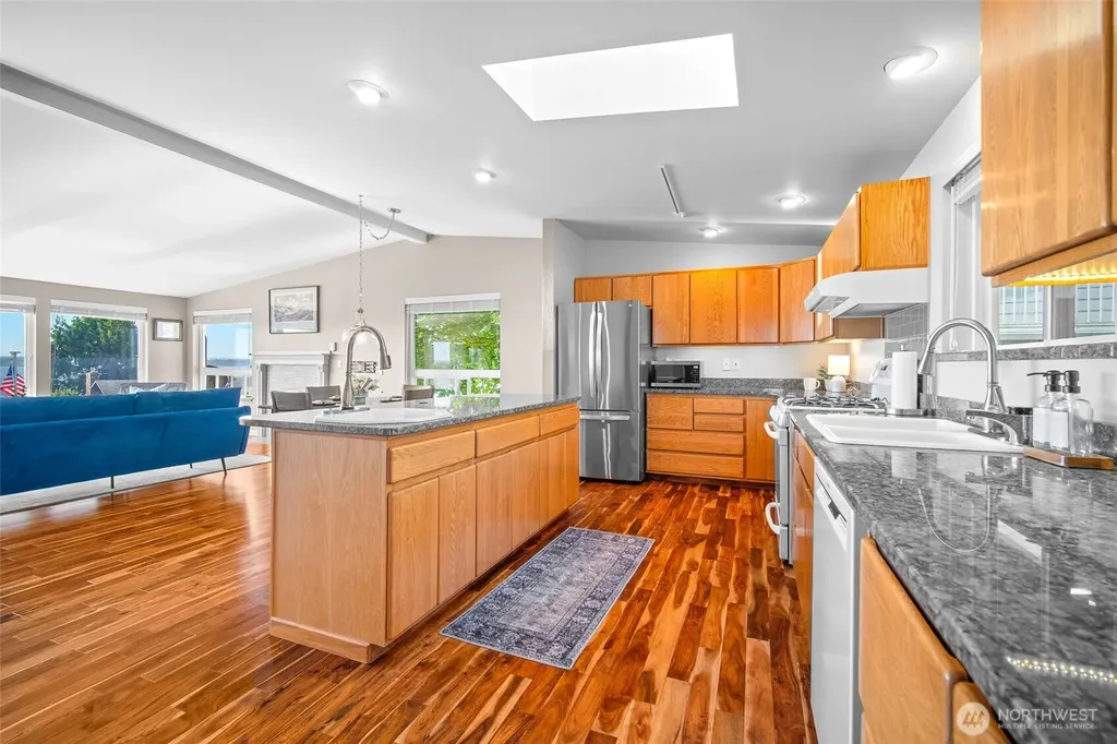 8037 Chinook Way Blaine WA 98230