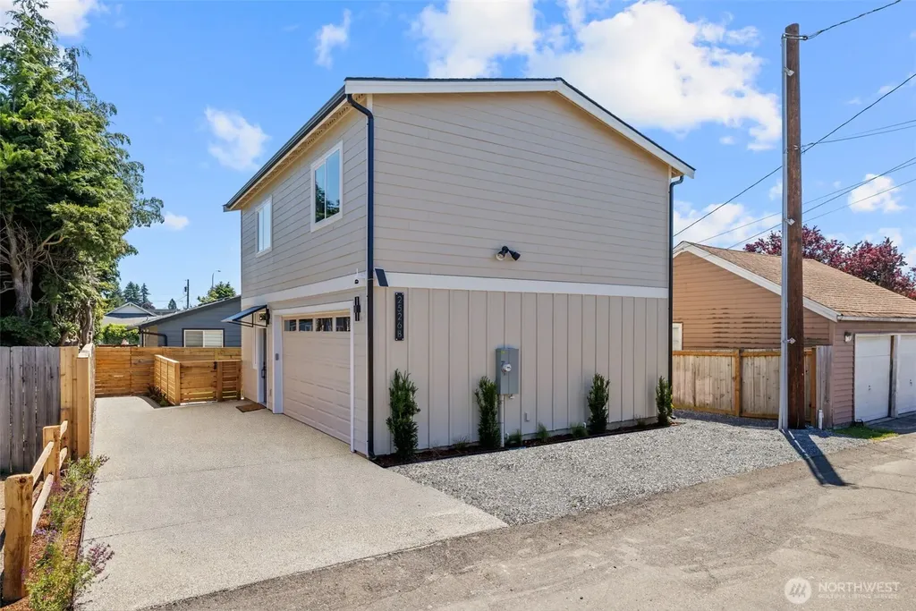 2526 State Street Everett WA 98201
