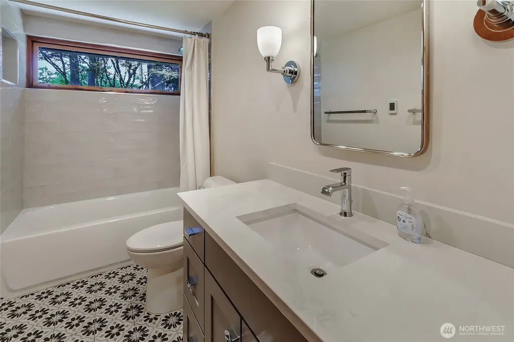 3211 SW 166th Burien WA 98166