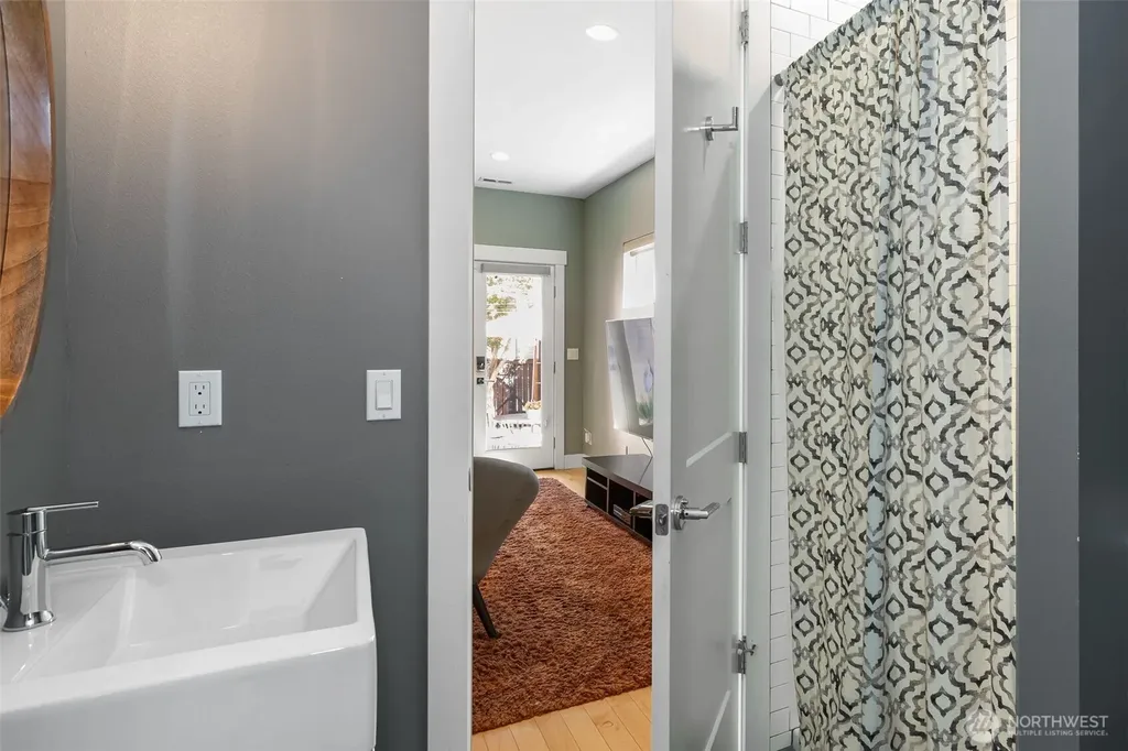 6916 Flora Avenue S Seattle WA 98108