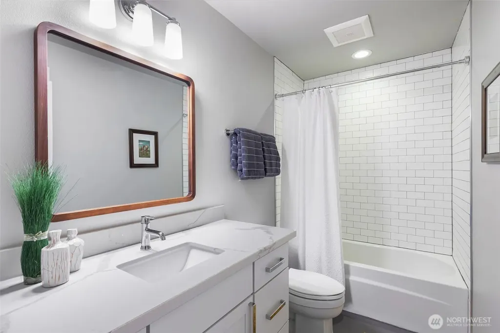 6916 Flora Avenue S Seattle WA 98108