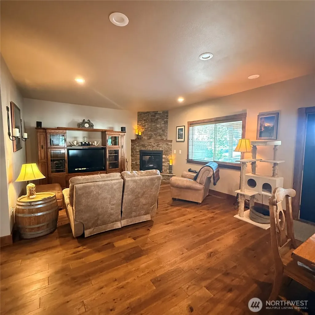 209 S B Street Prescott WA 99348