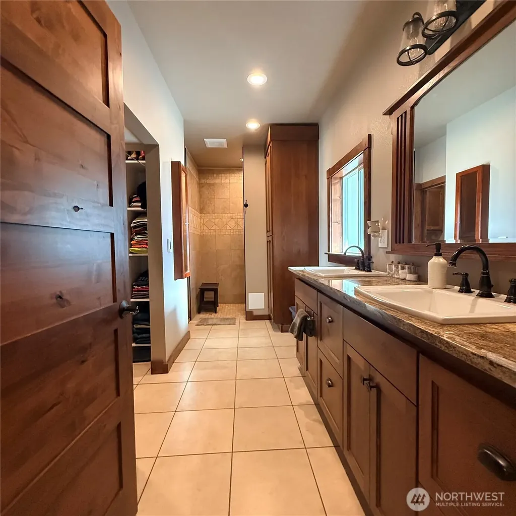 209 S B Street Prescott WA 99348