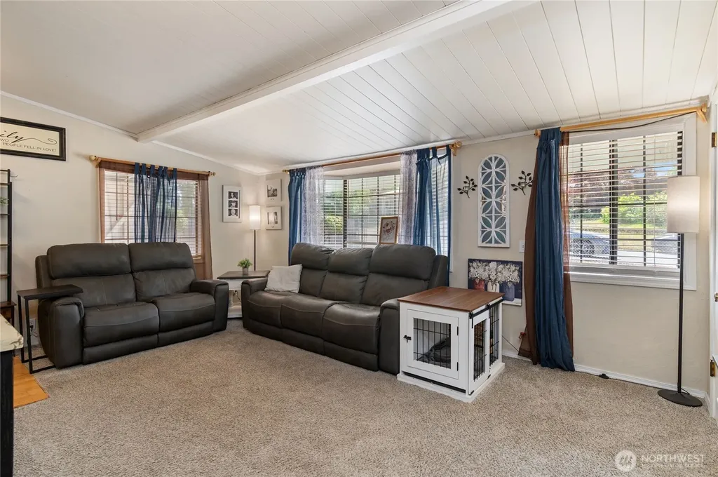 4039 SE Harriet Street Port Orchard WA 98366