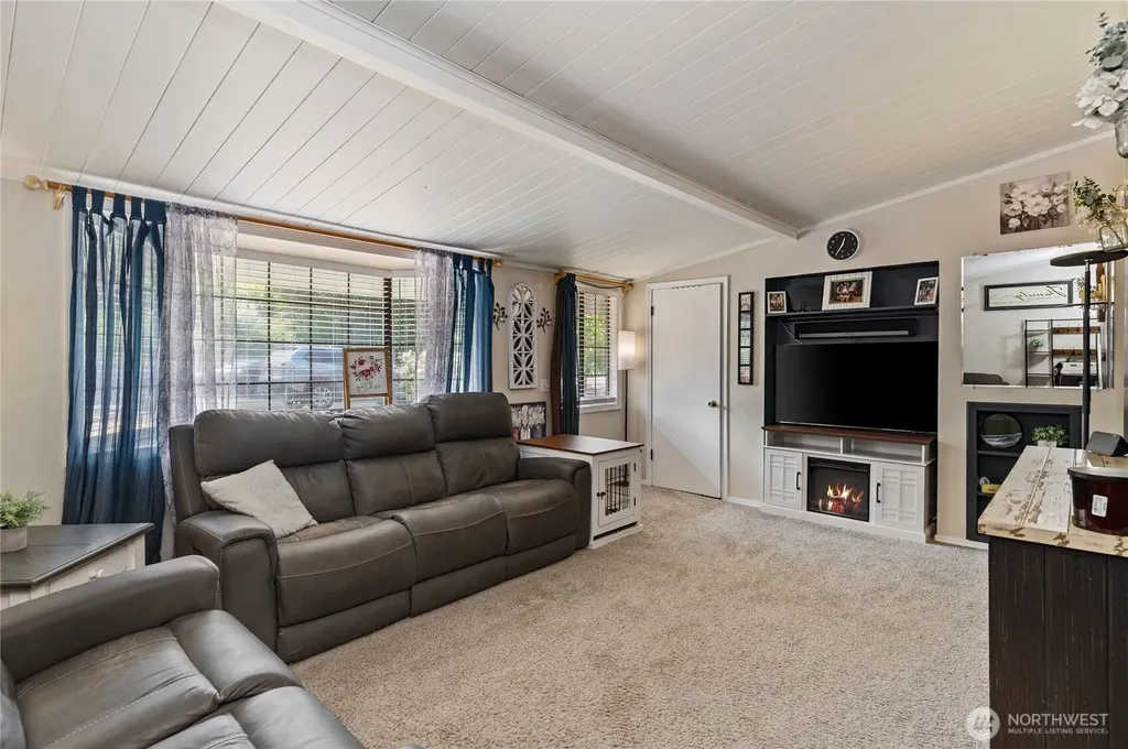 4039 SE Harriet Street Port Orchard WA 98366
