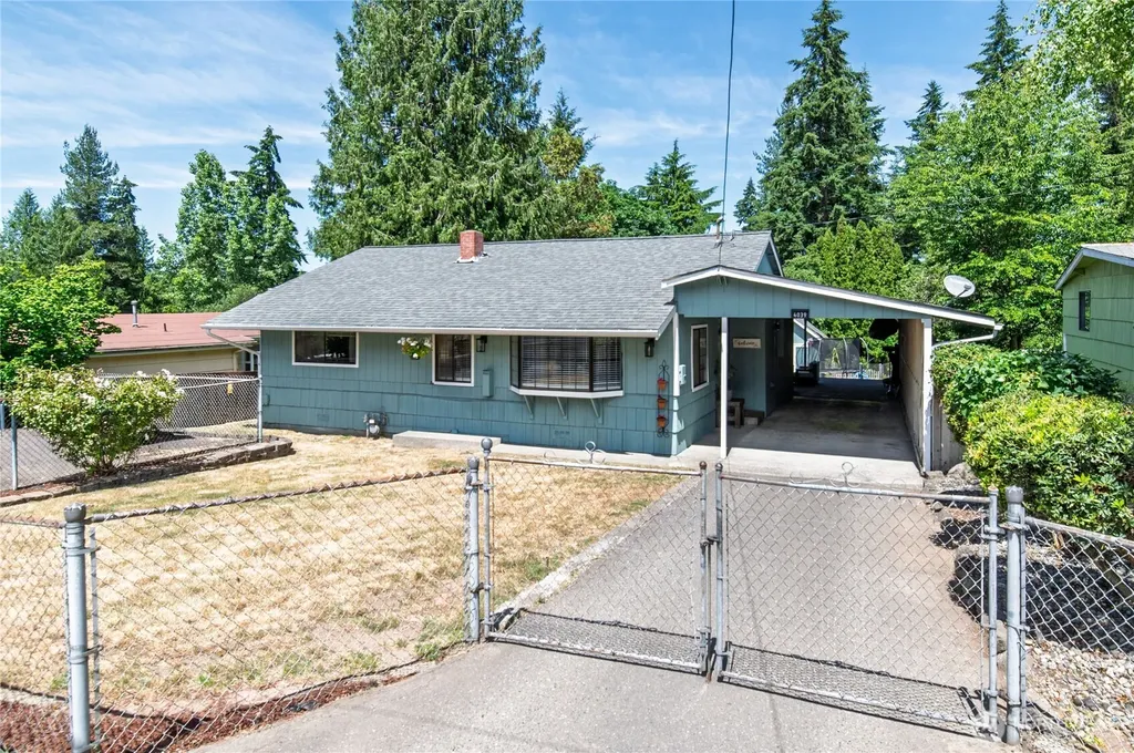4039 SE Harriet Street Port Orchard WA 98366