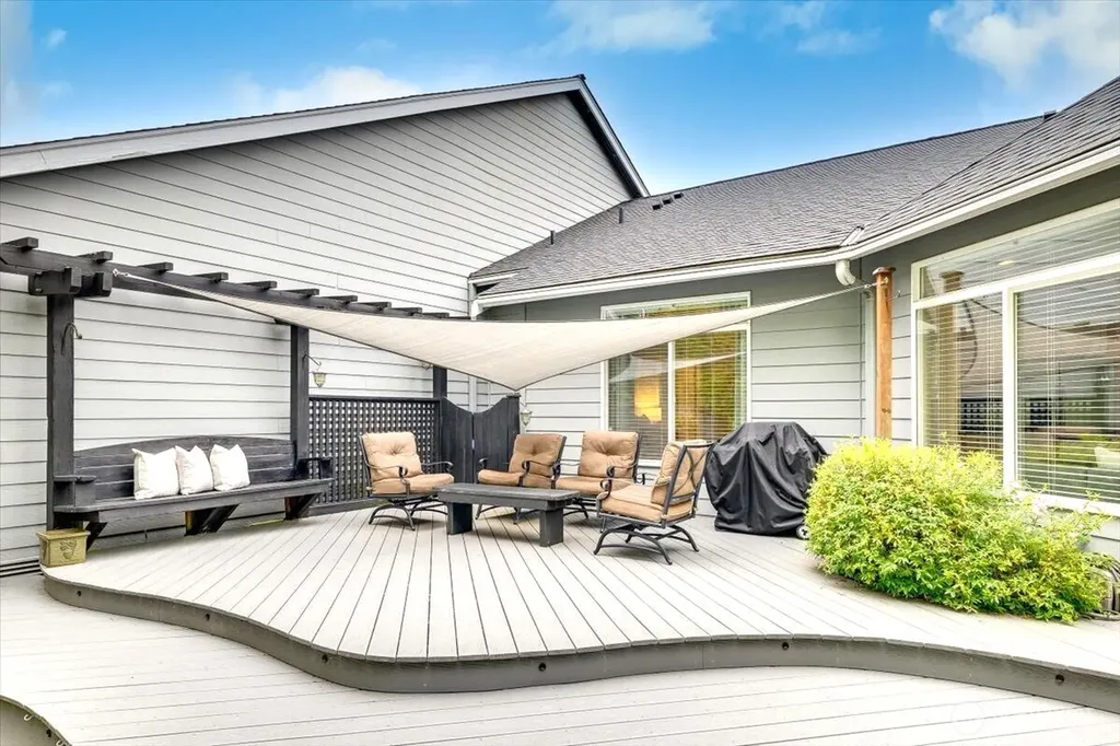 469 243rd Place SE Sammamish WA 98074