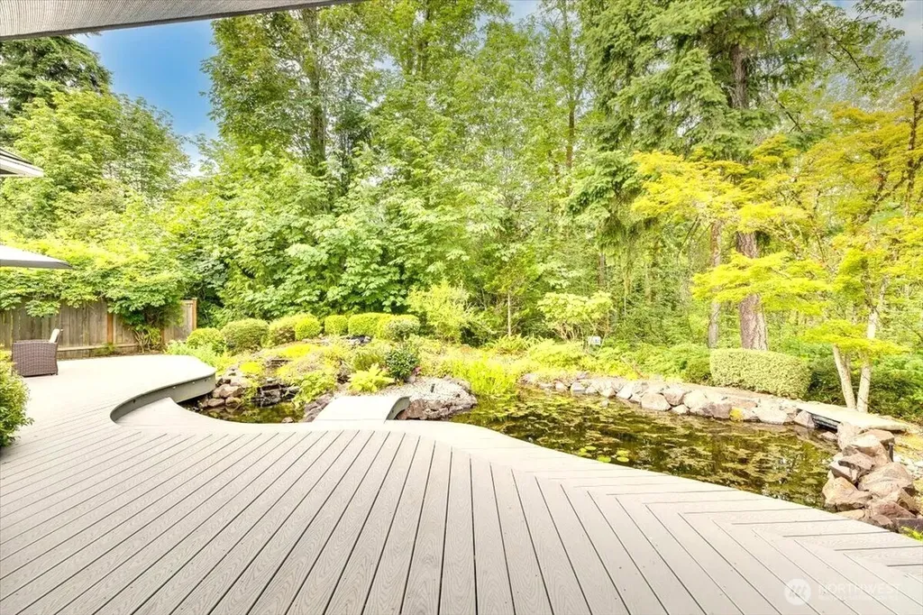469 243rd Place SE Sammamish WA 98074
