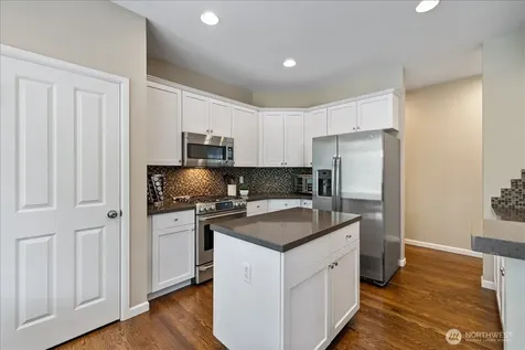 469 243rd Place SE Sammamish WA 98074