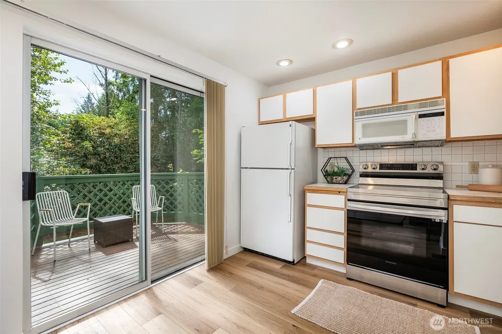 604 122nd Avenue NE Bellevue WA 98005