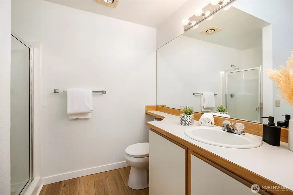 604 122nd Avenue NE Bellevue WA 98005