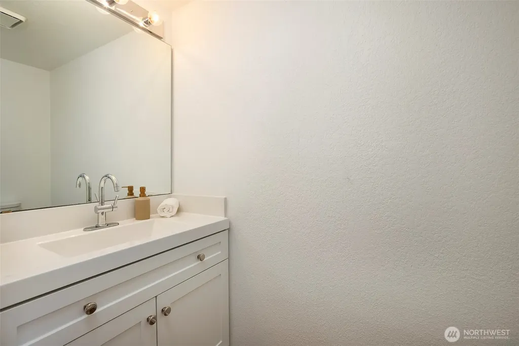 604 122nd Avenue NE Bellevue WA 98005