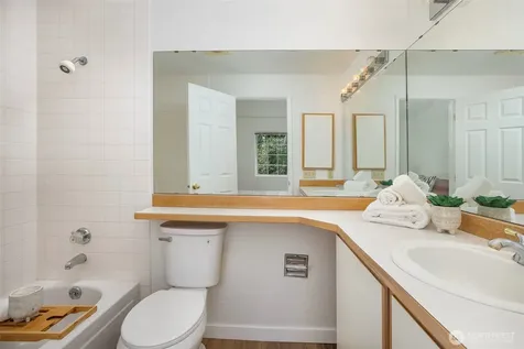 604 122nd Avenue NE Bellevue WA 98005