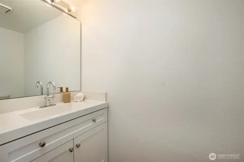 604 122nd Avenue NE Bellevue WA 98005