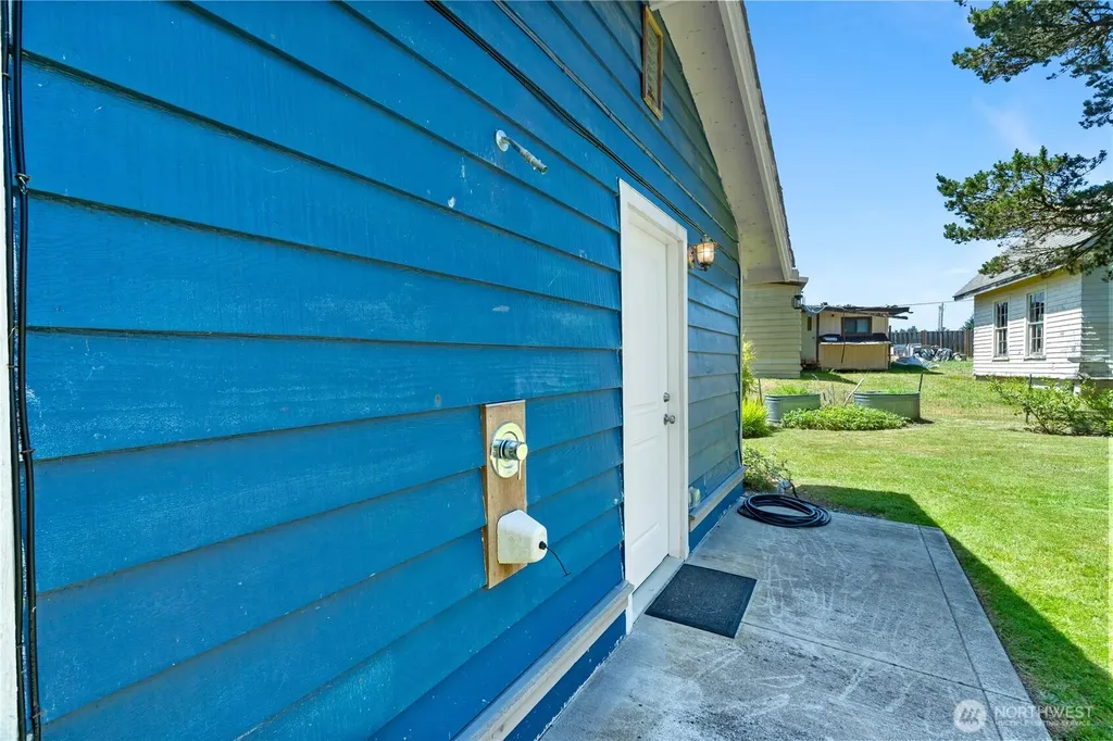 886 Cranberry Road Grayland WA 98547