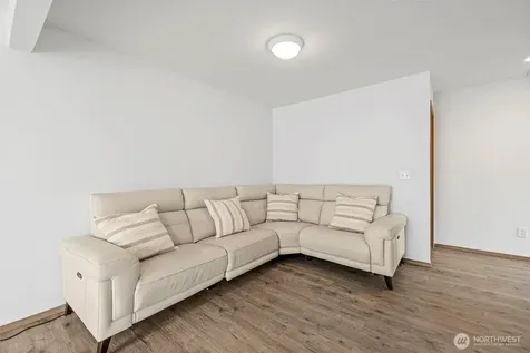 306 Poppy Road Bothell WA 98012