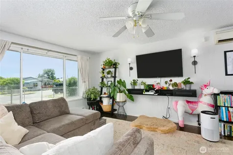 1759 S 43rd Street Tacoma WA 98418