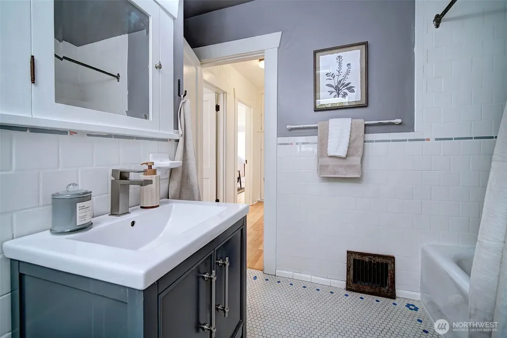 511 N 76th Street Seattle WA 98103