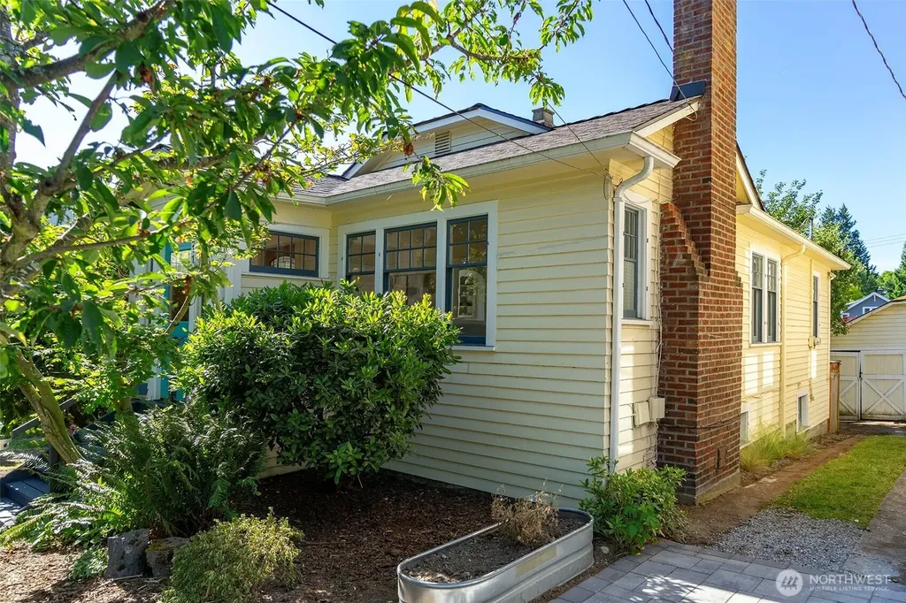 511 N 76th Street Seattle WA 98103
