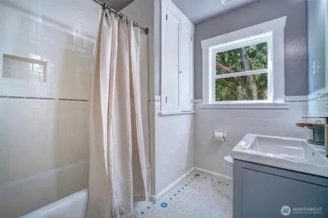 511 N 76th Street Seattle WA 98103