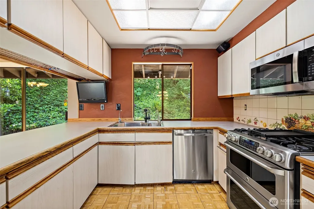 145 Big Bear Place NW Issaquah WA 98027