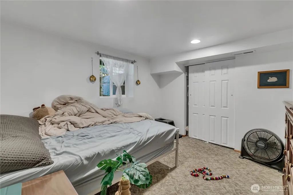 13025 Ambaum Boulevard SW Burien WA 98146