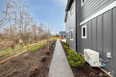 1515 N Waugh Road Mount Vernon WA 98273