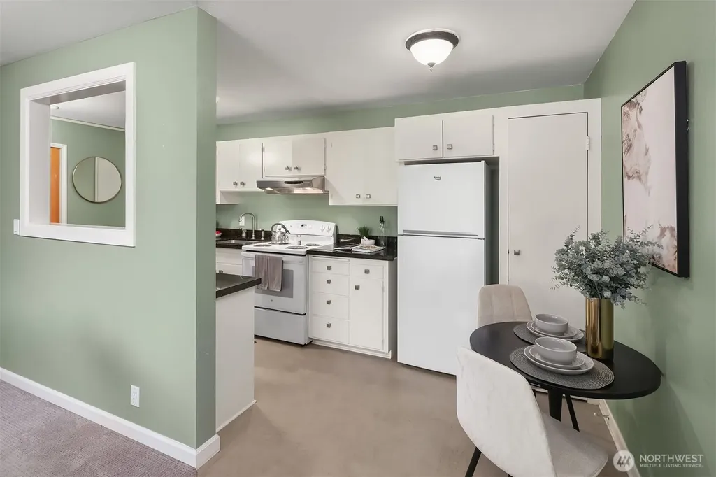 932 100th Avenue NE Bellevue WA 98004