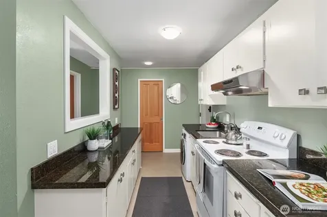 932 100th Avenue NE Bellevue WA 98004