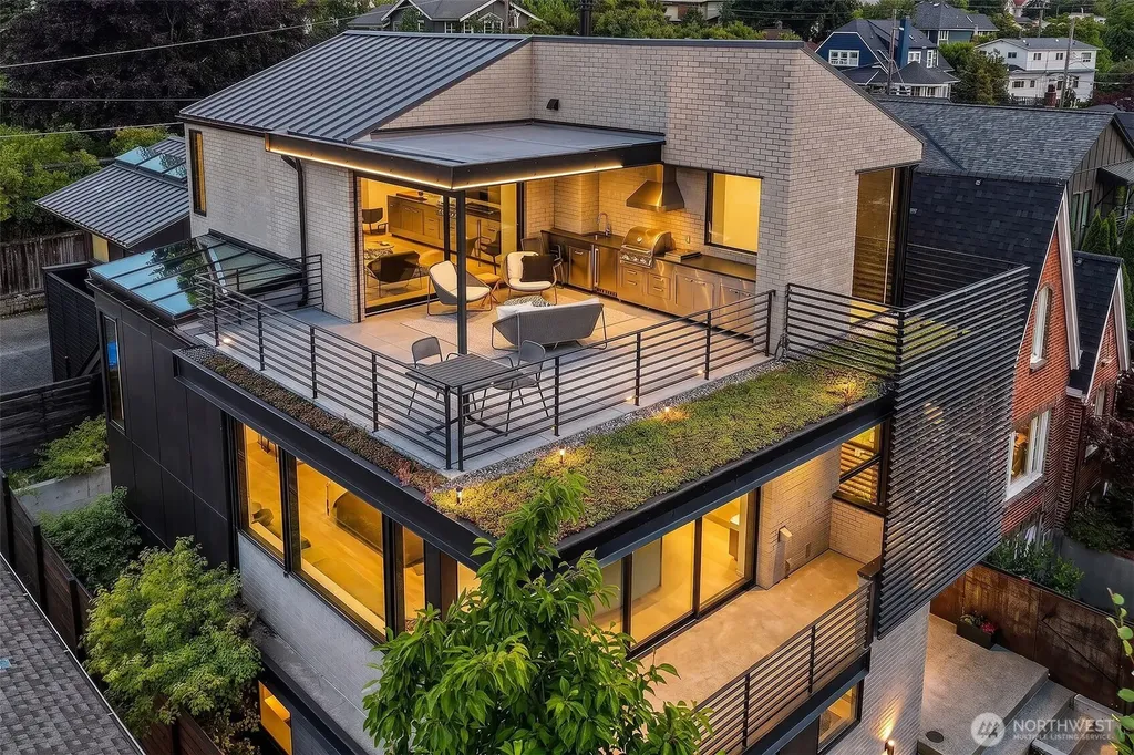 7516 E Green Lake Drive N Seattle WA 98103